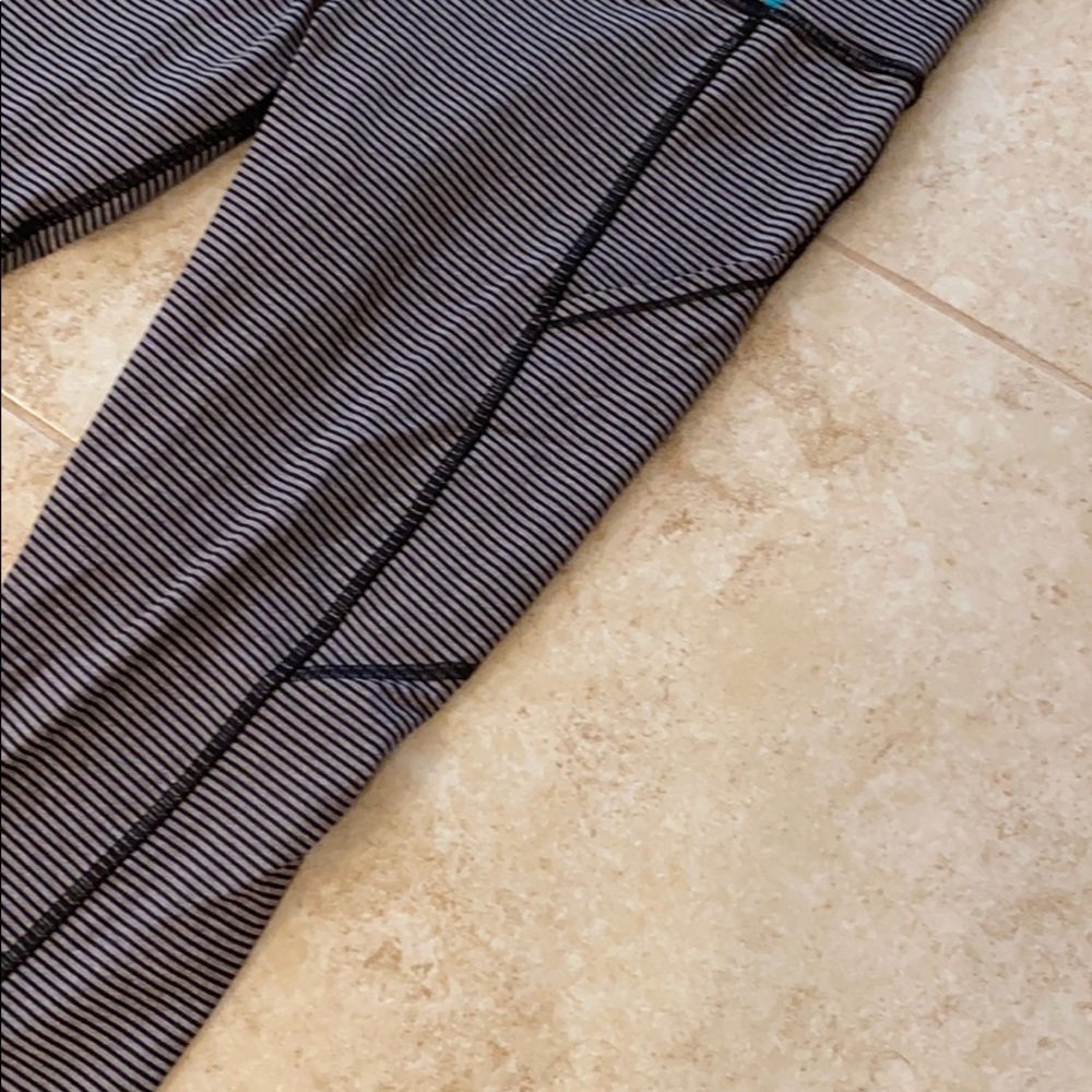 Lululemon Runday Crop *RARE* - Picture 7 of 10